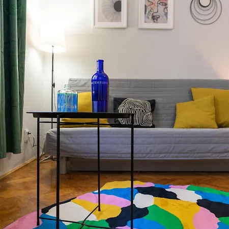 Poli24 Apartman *